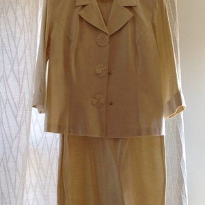 Beautiful creme sleeveless dress with jacket Sz 14